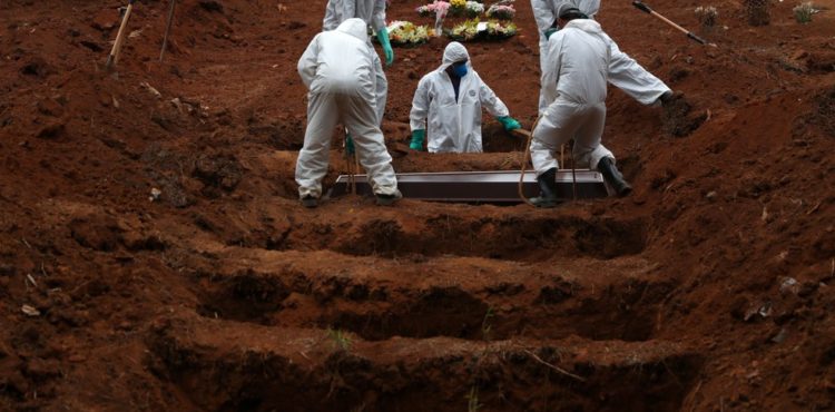 Brasil pode se tornar o país com mais mortos no fim de julho, aponta projeção