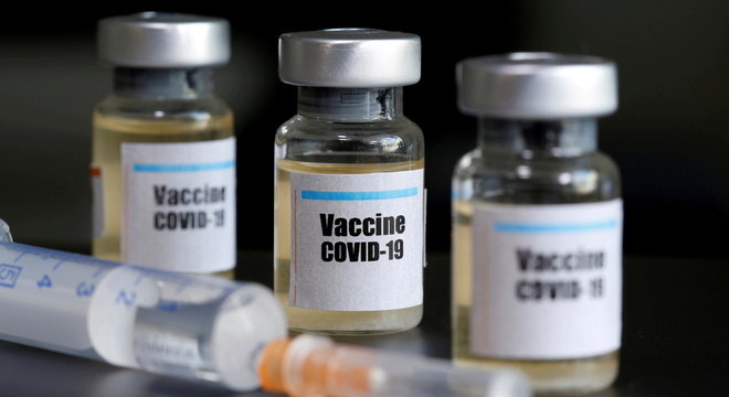 Vacina da AstraZeneca deve imunizar contra covid-19 por um ano, diz CEO