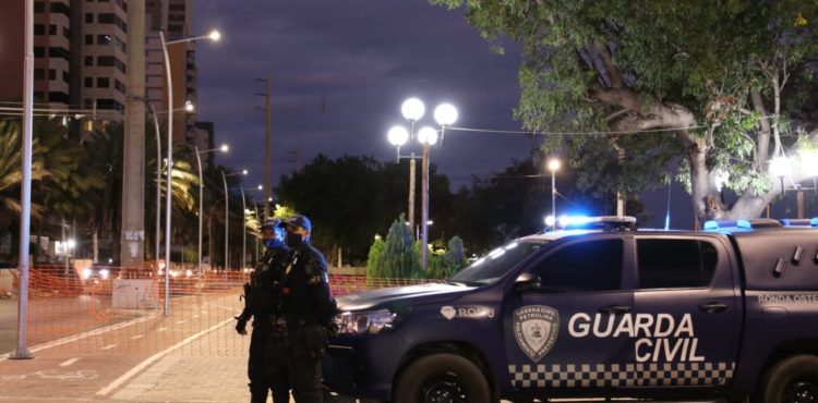 Pontos de bloqueio são instalados na Orla de Petrolina para evitar circulação de pessoas durante isolamento social