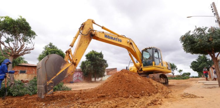 Distrito de Rajada recebe investimentos em pavimentação e obras já foram iniciadas