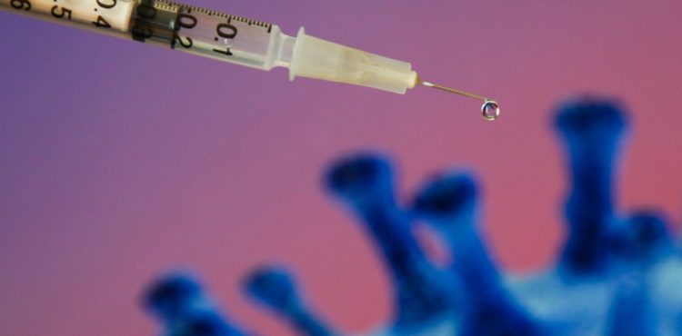 UE faz alerta sobre risco de falta de seringas para possível vacina contra Covid-19