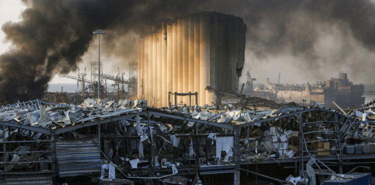 Explosões no porto de Beirute foram causadas por 2.750 toneladas de nitrato de amônia