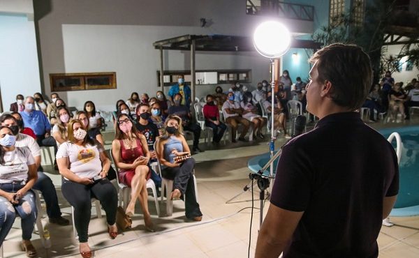 Miguel Coelho se compromete a implantar clínica veterinária e “castramóvel” em Petrolina