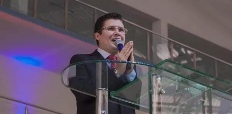 Pastor que disse que CoronaVac ‘tem HIV dentro’ é intimado a depor