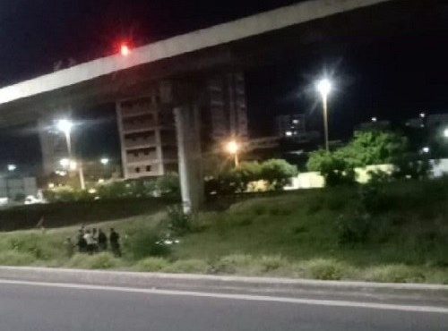 Mulher de 23 anos morre em grave acidente de moto no viaduto dos barranqueiros, em Petrolina