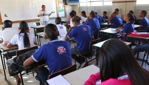 Governo da Bahia anuncia projeto para criação de 26 mil vagas remuneradas de monitores escolares na rede estadual