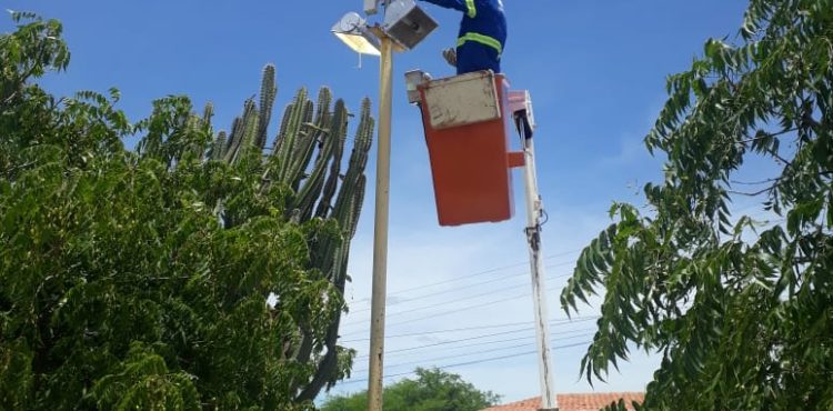 Reposição de iluminação é realizada em Carnaíba e na Fazenda Gangorra