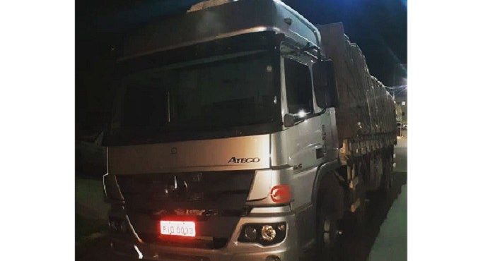 Polícia recupera caminhão roubado em Santa Maria da Boa Vista