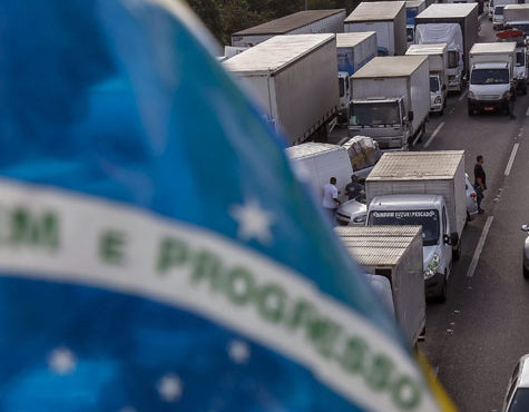 Greve dos caminhoneiros tem baixa adesão e poucos problemas nas rodovias até o início da tarde