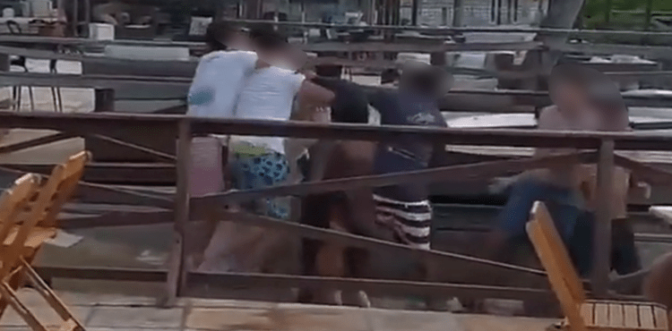 Jovem negro é vítima de injúria racial e agressão em marina em Pernambuco