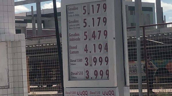 Postos de Juazeiro-BA reduzem preço da gasolina e diferença fica quase R$ 0,50 centavos a menos em comparação a Petrolina-PE