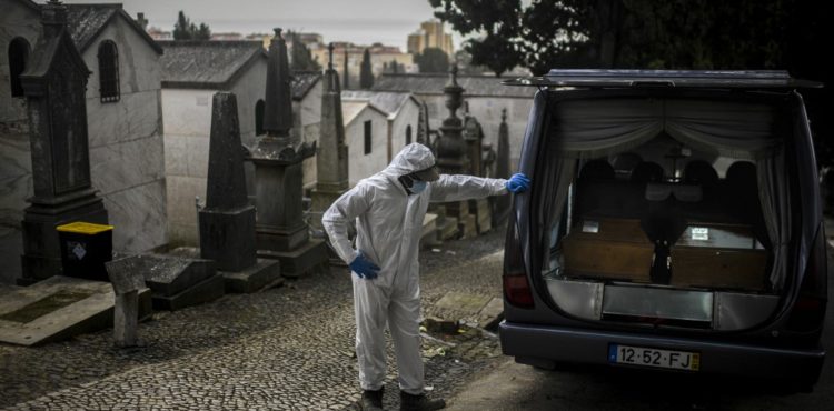 Brasil registra 3.780 mortes por Covid-19 em 24h, novo recorde desde o início da pandemia