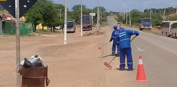 Destaque na região pelo pôr do sol, mirante do Serrote do Urubu recebe mutirão da Prefeitura de Petrolina