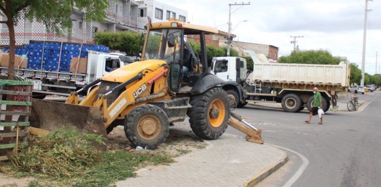 Mutirões de limpeza da Prefeitura de Juazeiro permitem manutenção e conservação de espaços públicos da cidade