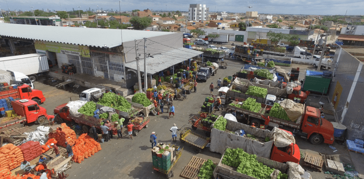 Volume elevado de chuva em Irecê provoca aumento nos preços de hortifrutigranjeiros comercializados no Mercado do Produtor de Juazeiro