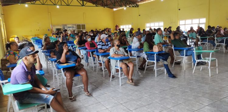 Comerciantes informais cadastrados para trabalhar no dia do show de Ivete Sangalo recebem orientações sobre ordenamento urbano e manipulação de alimentos