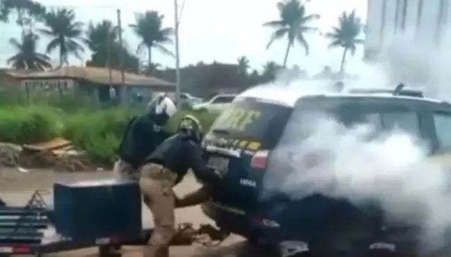 Homem é morto após ser trancado com gás em viatura da PRF em Sergipe; veja vídeo