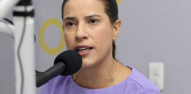 Em Caruaru, governadora Raquel Lyra participa de encontro com novos gestores escolares, vistoria obra de tratamento de água e inaugura expansão de rede de abastecimento