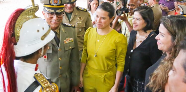 Governadora Raquel Lyra empossa primeira mulher no comando da Cavalaria da Polícia Militar de Pernambuco