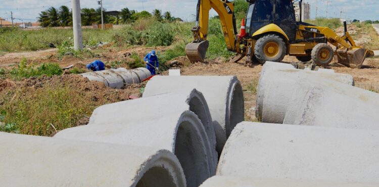 Operação Drenagem: intervenção no bairro Dom Avelar prevê melhorias no fluxo de canal da comunidade 