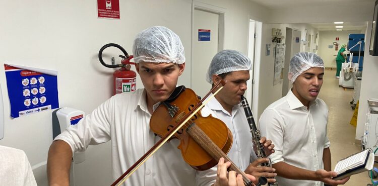 Hospital Regional de Juazeiro promove projeto que traz a musicoterapia como instrumento de harmonização do ambiente hospitalar