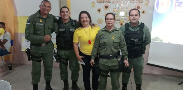 Polícia Militar de Pernambuco participa de palestra em escola do projeto N-10 sobre o combate ao bullying