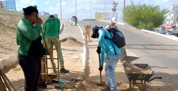 Equipes de limpeza da Prefeitura de Juazeiro intensificam serviços em vários pontos da cidade