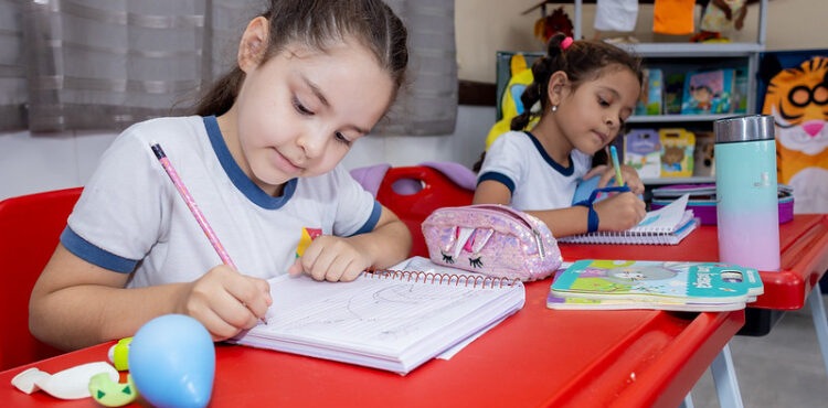 Prefeitura inova e faz renovação de matrículas dos estudantes de Petrolina de forma online 