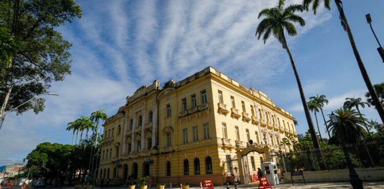 Governo de Pernambuco anuncia pagamento do 13° salário em parcela única para o dia 13 de dezembro