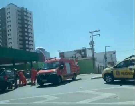 Acidente no bairro Atrás da Banca, em Petrolina, envolve viatura da Polícia Militar e motociclista