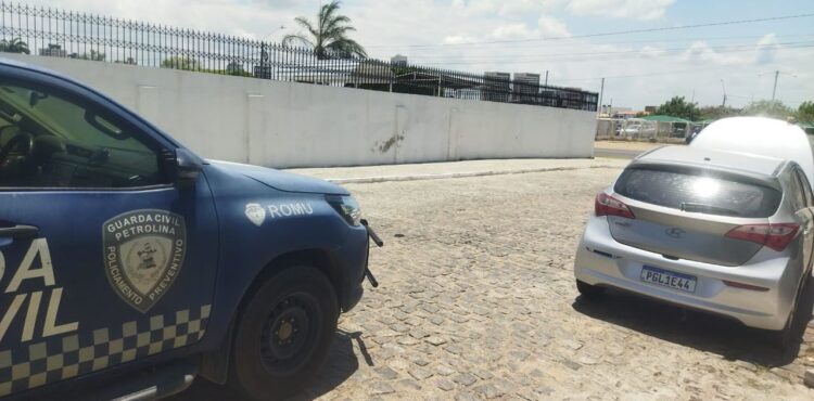 Veículo suspeito abandonado no centro de Petrolina é apreendido em Operação Integrada