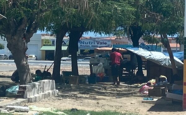 Leitor denuncia ocupação irregular próxima à feira da Cohab Massangano, em Petrolina