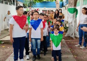 Com cantata de natal, Papai Noel e voluntários distribuem presentes às crianças do Hospital Dom Malan em Petrolina