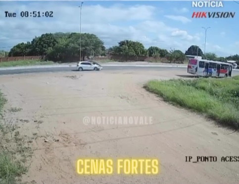 Acidente grave na pista do aeroporto: vídeo mostra desvio arriscado do motociclista; assista