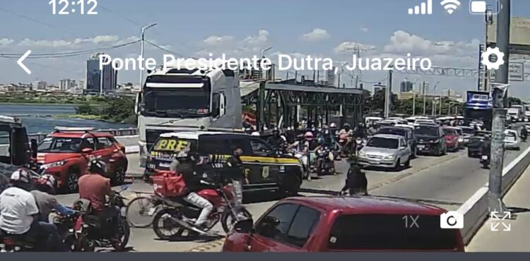 Acidente agora na ponte que liga Juazeiro a Petrolina; veja vídeo