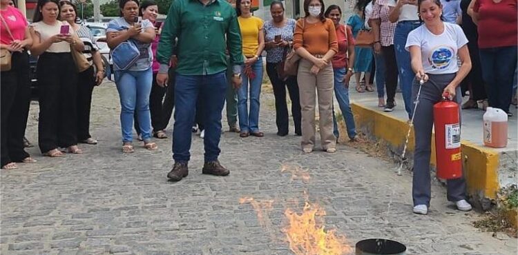 Profissionais da Educação Infantil de Petrolina participam de curso de brigada de incêndio