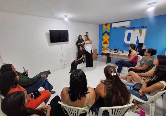 Oficina de penteados abre caminhos e fortalece confiança de jovens mulheres em Petrolina