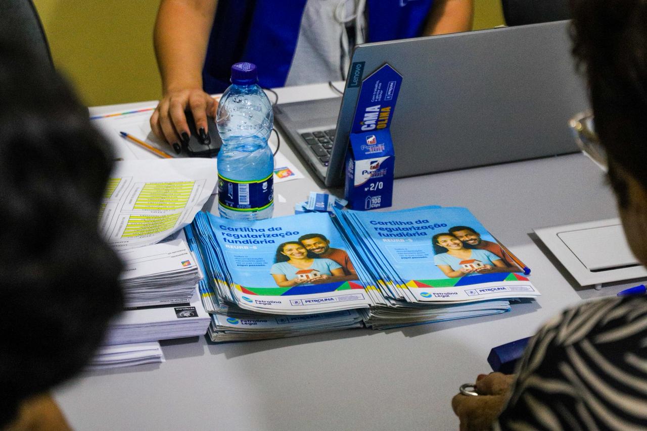 Entrega de escrituras para famílias do José e Maria em Petrolina